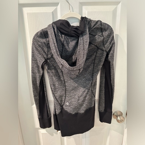 Black & White Lululemon Jacket size 6 - Picture 2 of 3